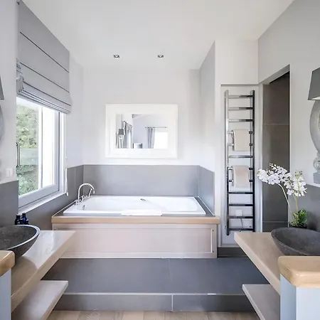 Luxury Villa Gassin With Poool & Gym Hébergement de vacances