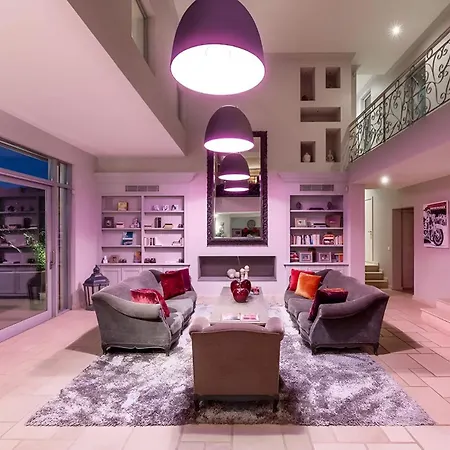 Luxury Villa Gassin With Poool & Gym Hébergement de vacances *