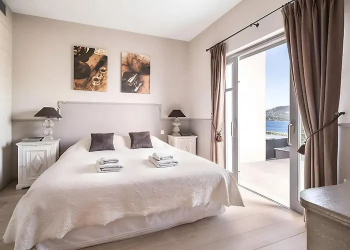 Luxury Villa Gassin With Poool & Gym Hébergement de vacances