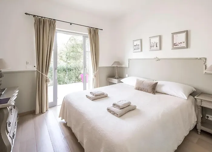 Luxury Villa Gassin With Poool & Gym Hébergement de vacances *